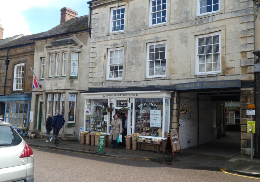 6 High St E, Uppingham to rent - Building Photo - Image 2 of 2