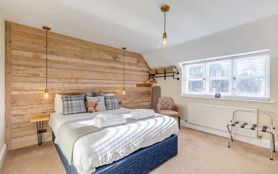 4 Wroxton, Wroxton for sale - Building Photo - Image 2 of 10