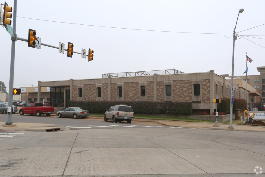 100 NE 5th St, Oklahoma City, OK for rent - Building Photo - Image 3 of 4