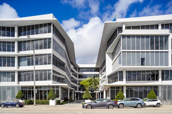 More details for 850 NW 42nd Ave, Miami, FL - Mixed-use to Rent