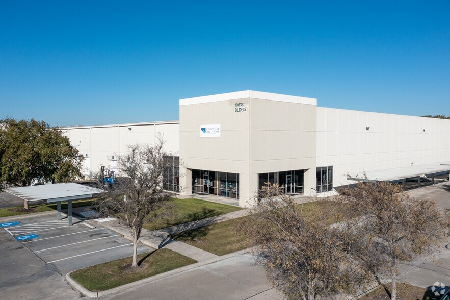 6550 W Sam Houston Pky N, Houston, TX for rent - Building Photo - Image 2 of 20