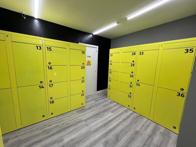 Retail in Madrid, Madrid to rent - Interior Photo - Image 2 of 5