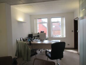 237 Regents Park Rd, London to rent Interior Photo- Image 1 of 3