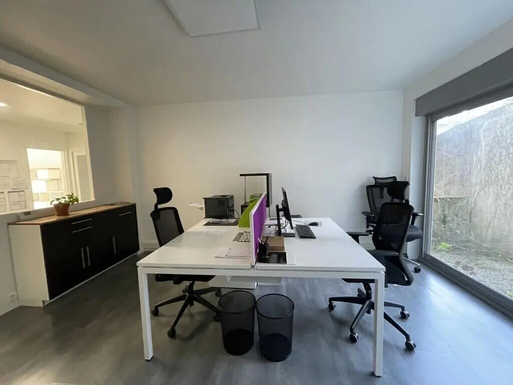 Location Bureaux 96 m² - Photo 1