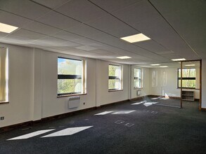 Hurricane Ct, Liverpool to rent Interior Photo- Image 2 of 4