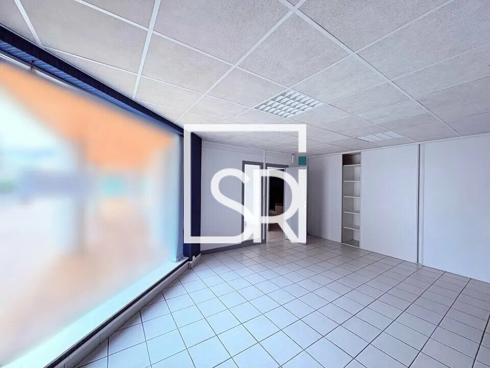Location Bureaux 67 m² - Photo 1