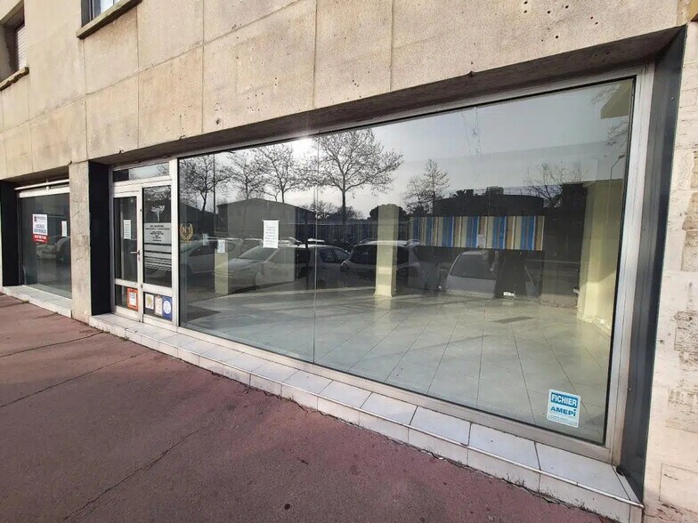 Retail in Montpellier to rent - Building Photo - Image 1 of 8