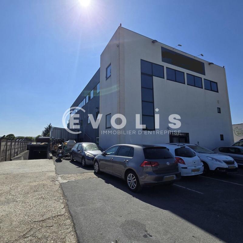 Office in Chilly-Mazarin to rent Building Photo- Image 1 of 9