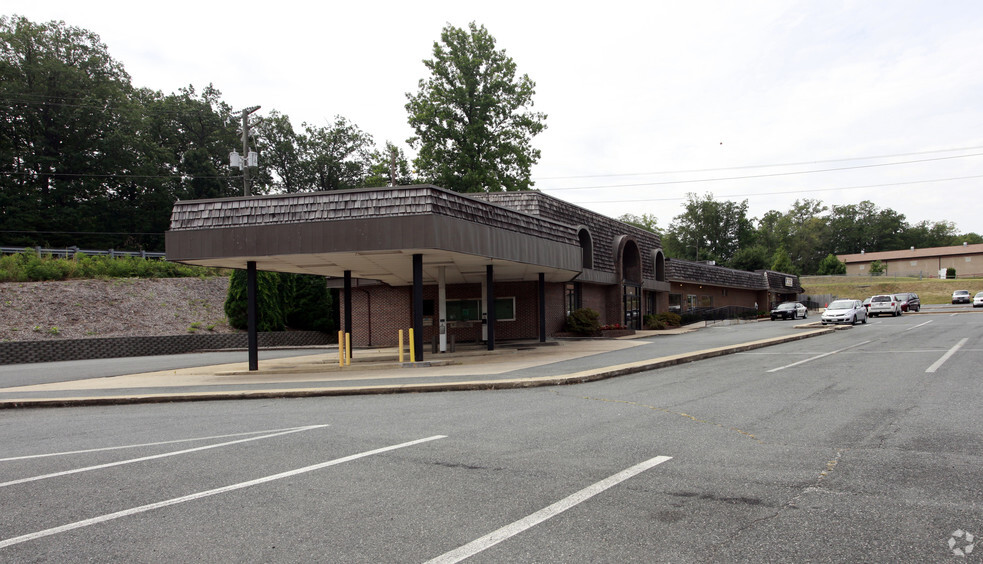 18051-18139 Triangle Shopping Plz, Dumfries, VA for rent - Building Photo - Image 2 of 4