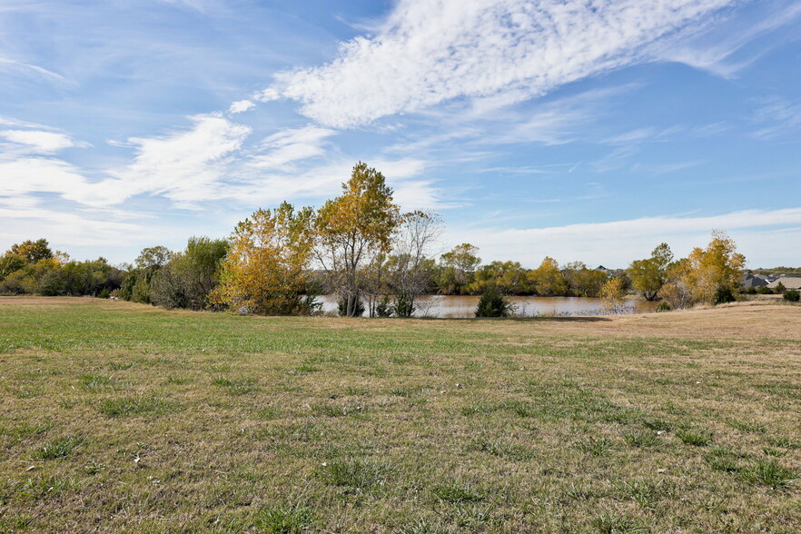 301 W Tecumseh Rd, Norman, OK for sale - Building Photo - Image 2 of 14