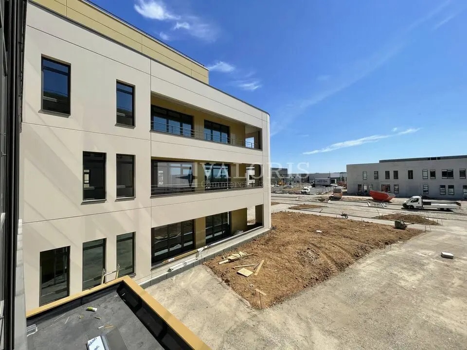 Office in Genas to rent Building Photo- Image 1 of 17