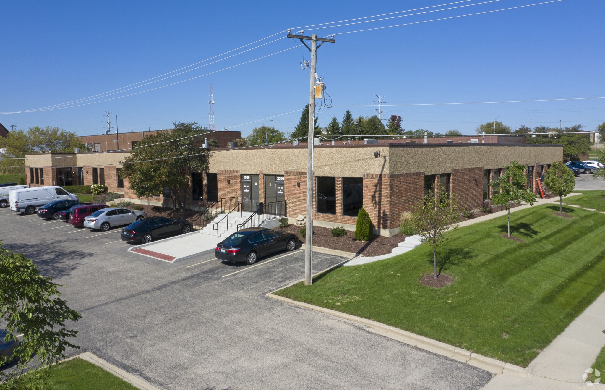 2200 N Stonington Ave, Hoffman Estates, IL for rent Primary Photo- Image 1 of 5