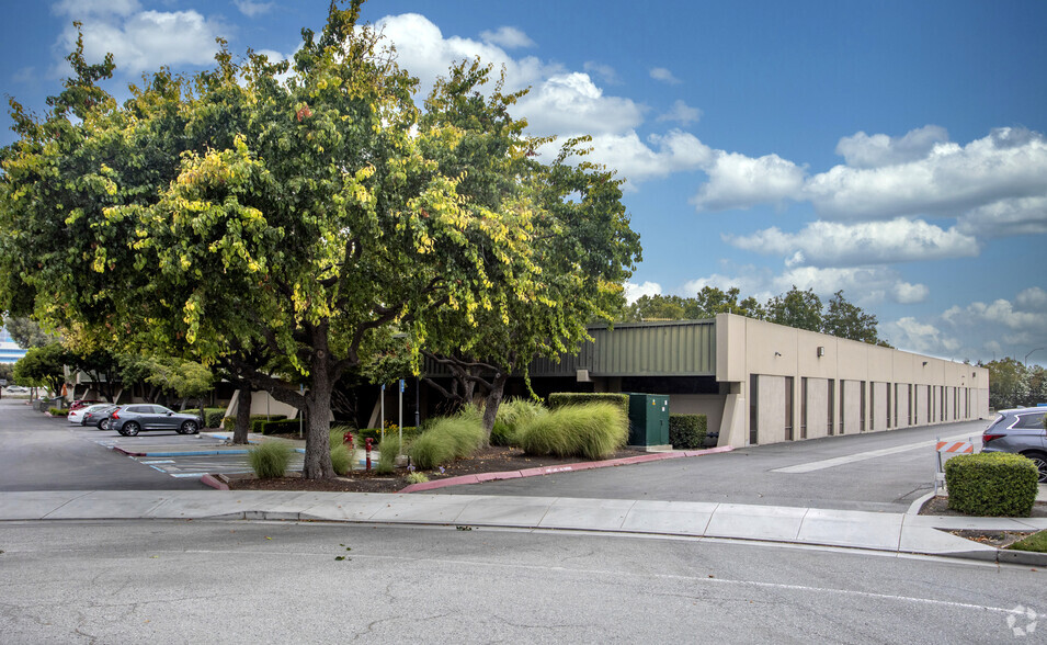 3301-3371 Olcott St, Santa Clara, CA for rent - Building Photo - Image 1 of 7