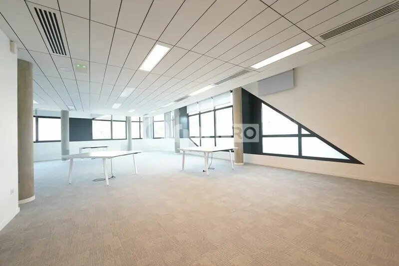 19 Rue Des Rosiéristes, Champagne-au-Mont-d'Or to rent - Interior Photo - Image 1 of 7