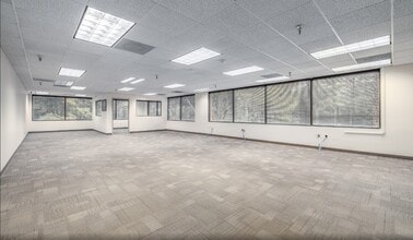 8665 Baypine Rd, Jacksonville, FL to rent Interior Photo- Image 2 of 11