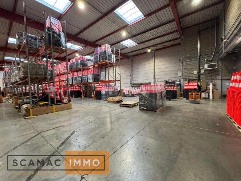 Industrial in Combs-la-Ville to rent - Interior Photo - Image 3 of 8