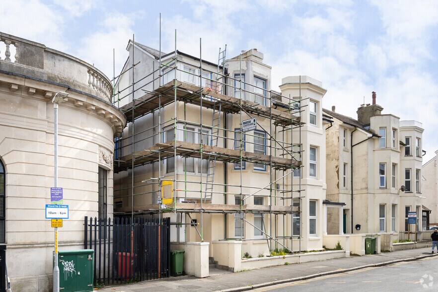 3-4 West Cliff Gdns, Folkestone to rent - Building Photo - Image 2 of 2