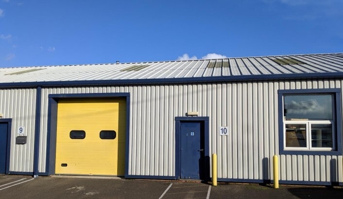 43 Victoria Rd, Burgess Hill to rent - Building Photo - Image 2 of 7