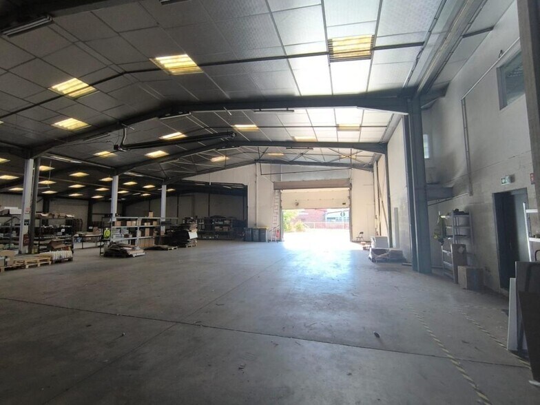 Light Industrial in CIVRIEUX-D'AZERGUES for sale - Interior Photo - Image 3 of 4
