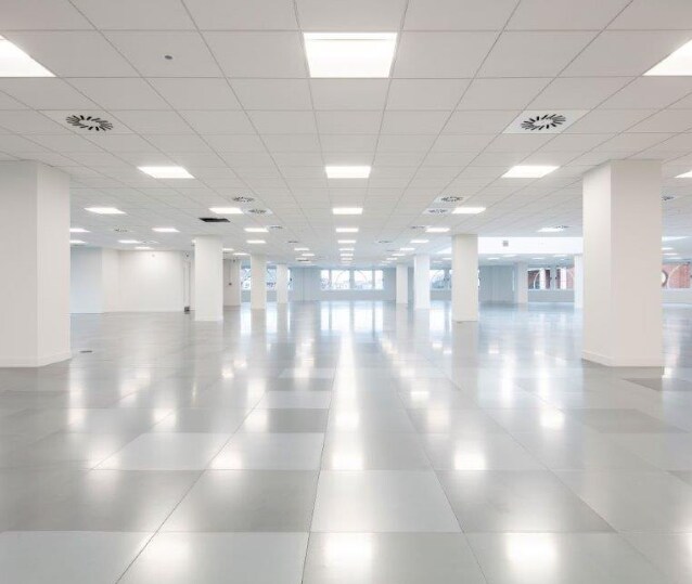 Wood St, Kingston Upon Thames to rent - Interior Photo - Image 2 of 7