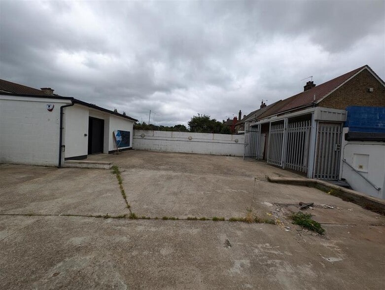 17 High St, Northfleet to rent - Building Photo - Image 3 of 5