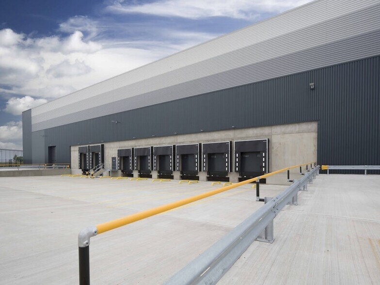 Wyvern Way, Derby to rent - Building Photo - Image 3 of 7