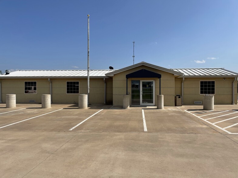 924 Missouri, Walters, OK for sale - Primary Photo - Image 1 of 16