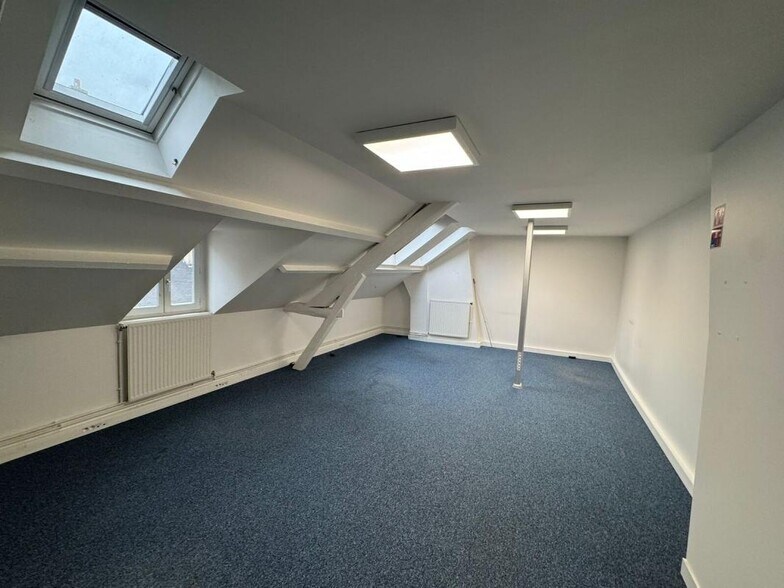 Office in Versailles to rent - Building Photo - Image 3 of 15