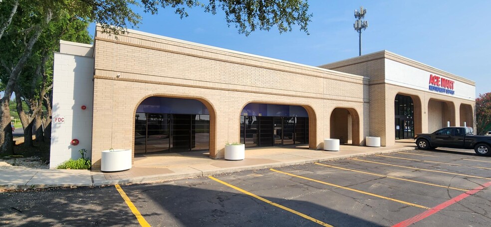 6202 NW Loop 410, San Antonio, TX for rent - Building Photo - Image 2 of 13