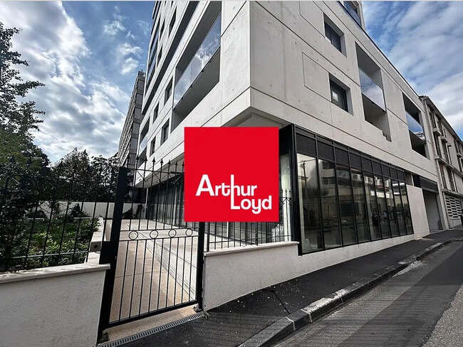 Location Commerce 54 m² à 183 m²