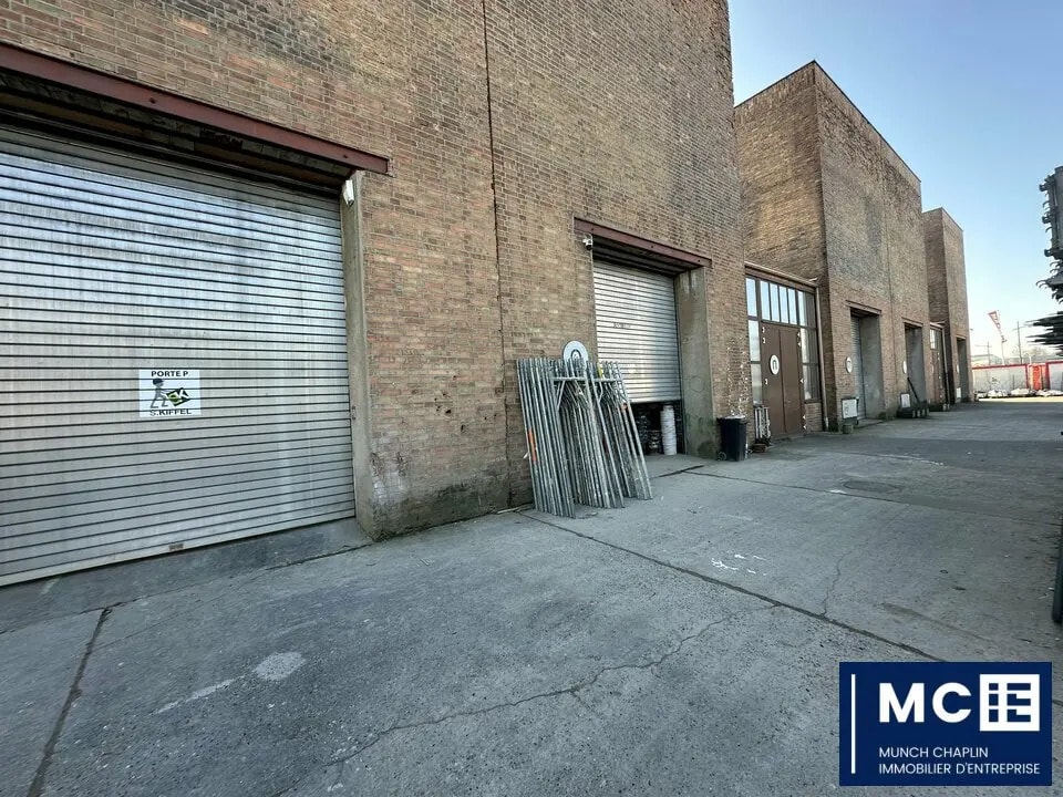 Location Local d'activités 250 m² - Photo 1