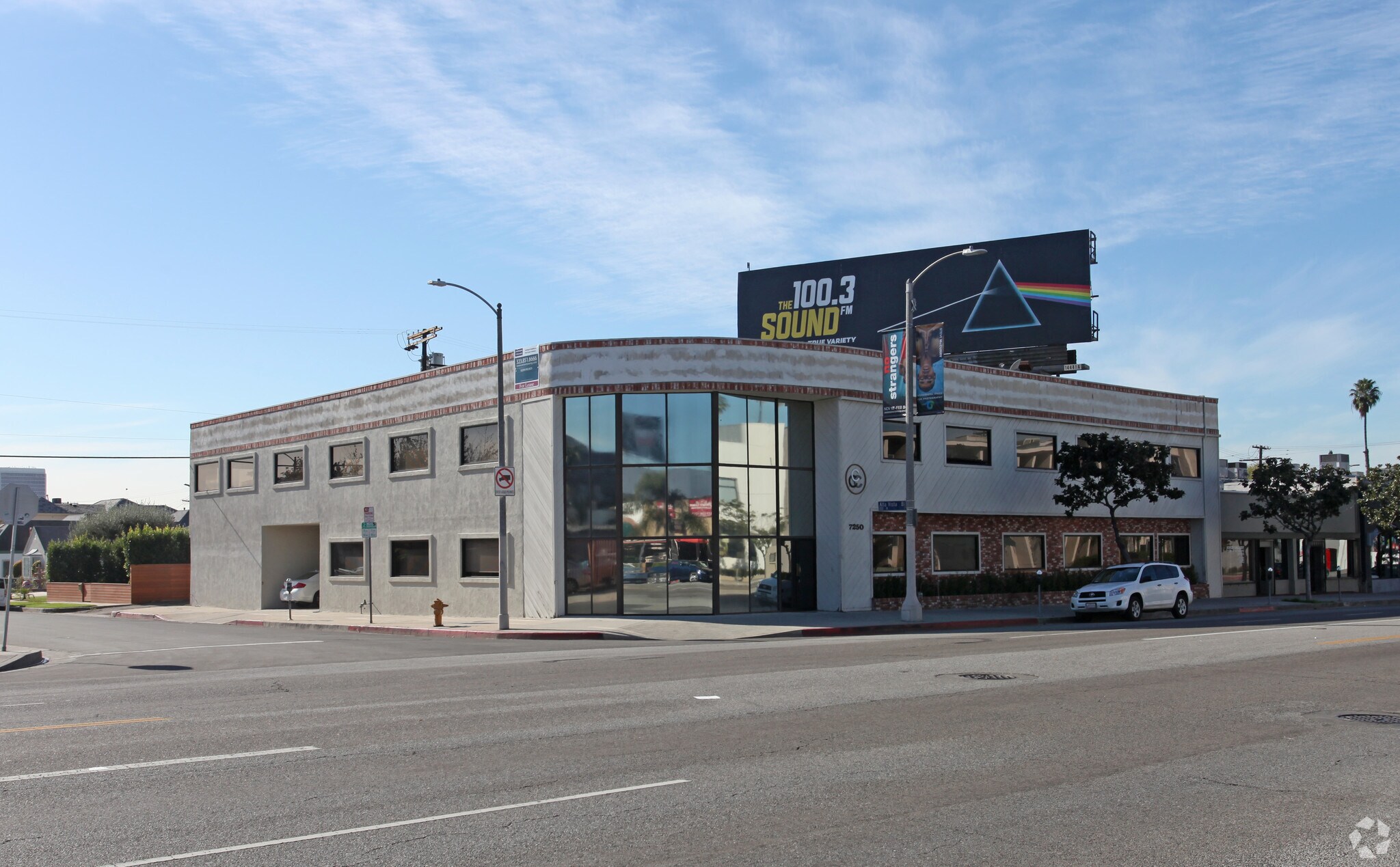 7250 Beverly Blvd, Los Angeles, CA to rent Primary Photo- Image 1 of 4