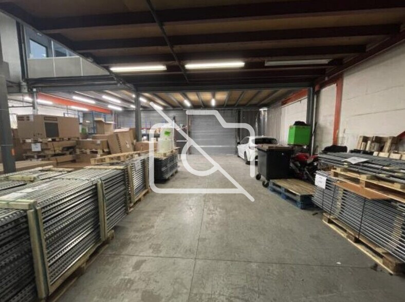 Industrial in Massy to rent - Interior Photo - Image 3 of 3