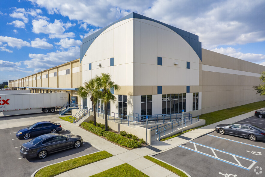 4531-4561 Madison Industrial Ln, Tampa, FL for rent - Building Photo - Image 3 of 9