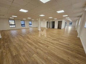 Office in Ris-Orangis to rent Interior Photo- Image 1 of 5