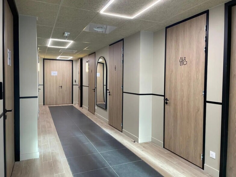 Office in Pessac to rent - Interior Photo - Image 2 of 9