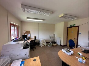 Two Woods Ln, Brierley Hill to rent Interior Photo- Image 2 of 6