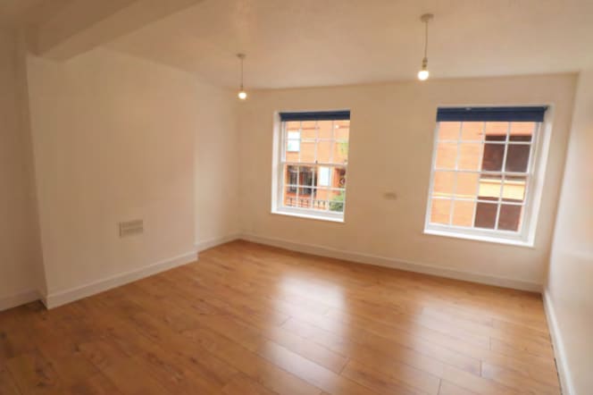 24 Angel Crescent, Bridgwater for sale - Interior Photo - Image 2 of 6