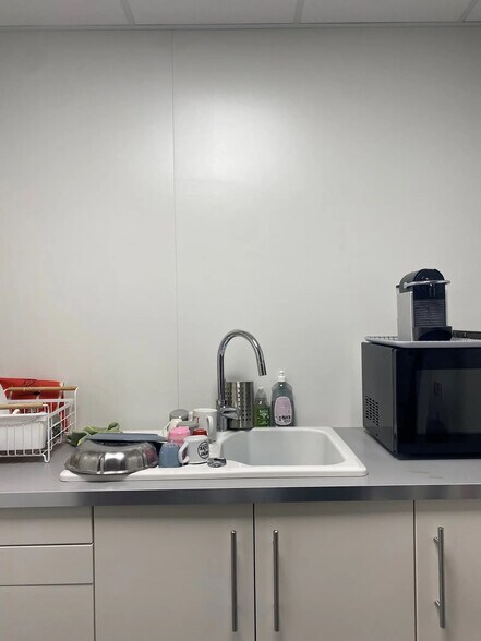 Office in Bordeaux to rent - Interior Photo - Image 3 of 3