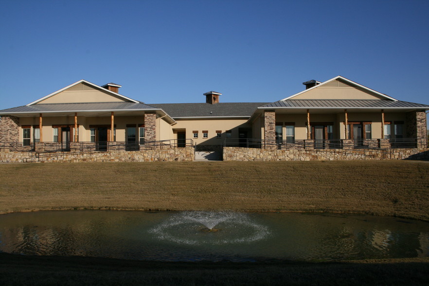 1011 Surrey Ln, Flower Mound, TX for rent - Primary Photo - Image 1 of 26