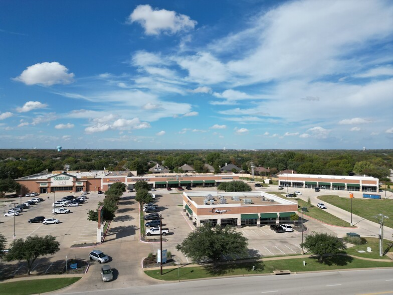 300 Grapevine Hwy, Hurst, TX for rent - Building Photo - Image 1 of 7