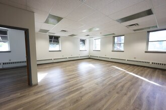 3 3rd St, Bordentown, NJ to rent Interior Photo- Image 2 of 2