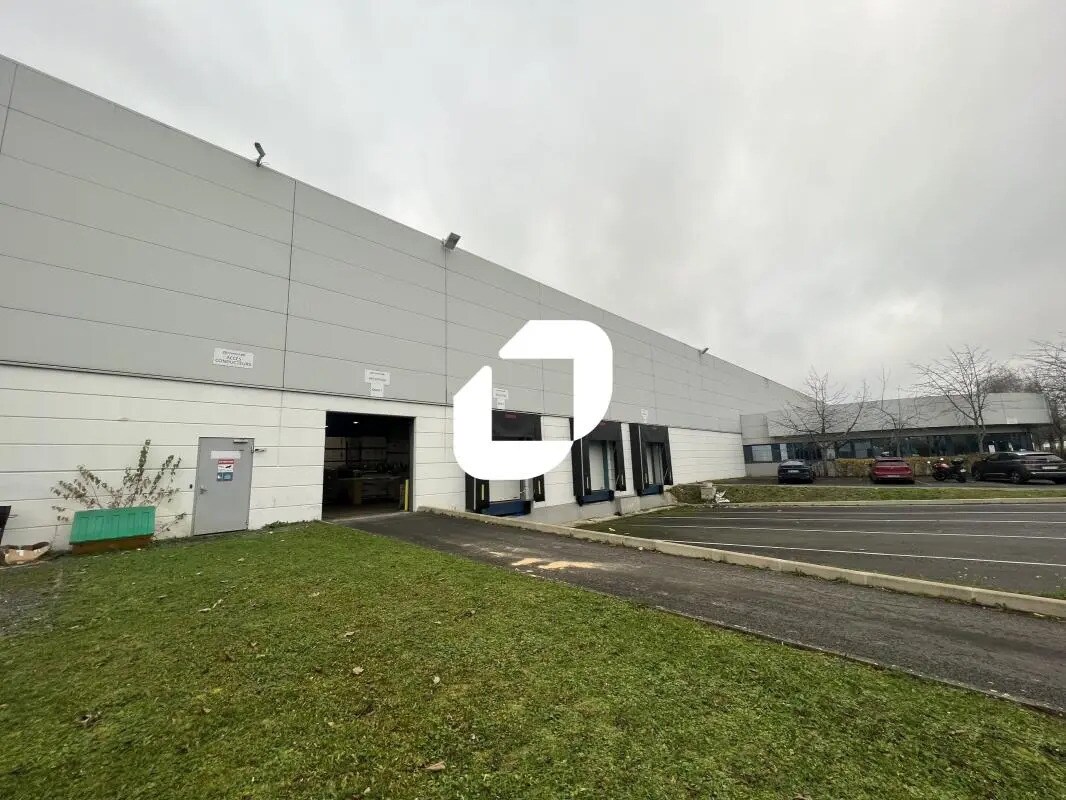 Office in Lieusaint to rent Building Photo- Image 1 of 9