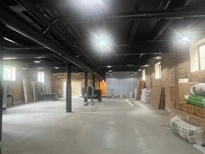 4147 N Ravenswood Ave, Chicago, IL to rent Interior Photo- Image 2 of 14