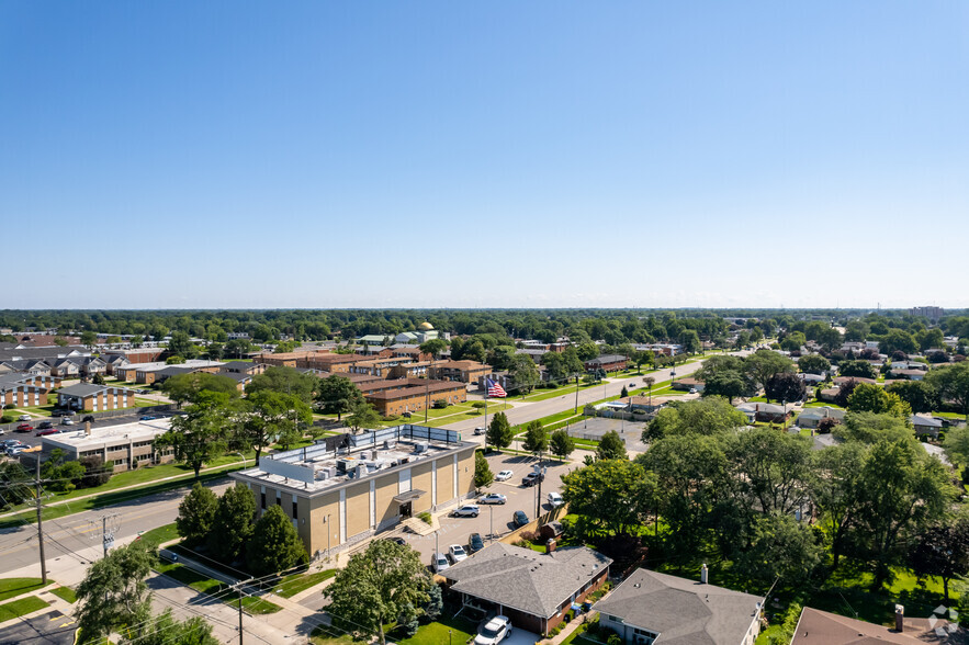 8424 E 12 Mile Rd, Warren, MI for rent - Aerial - Image 3 of 4