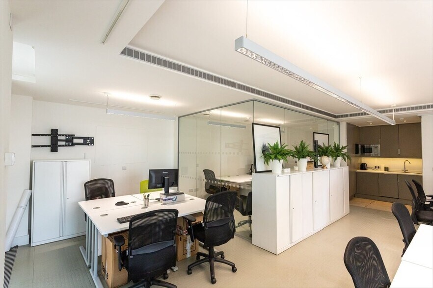 1 Treveris St, London to rent - Interior Photo - Image 2 of 6