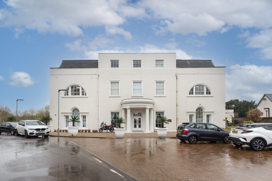 Wren Av, Uxbridge to rent - Primary Photo - Image 1 of 27