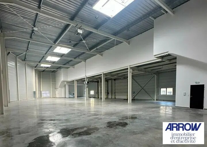 Light Industrial in Carquefou to rent Building Photo- Image 1 of 8