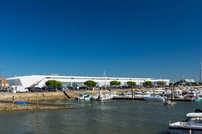 Location Local d'activités 123 m² à 2 025 m²
