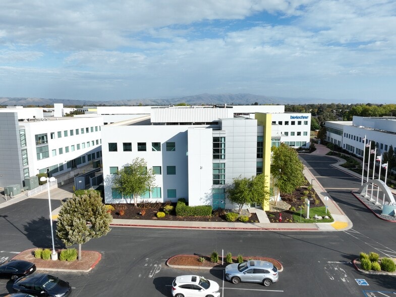 7999 Gateway Blvd, Newark, CA to rent - Matterport Community - Image 3 of 28